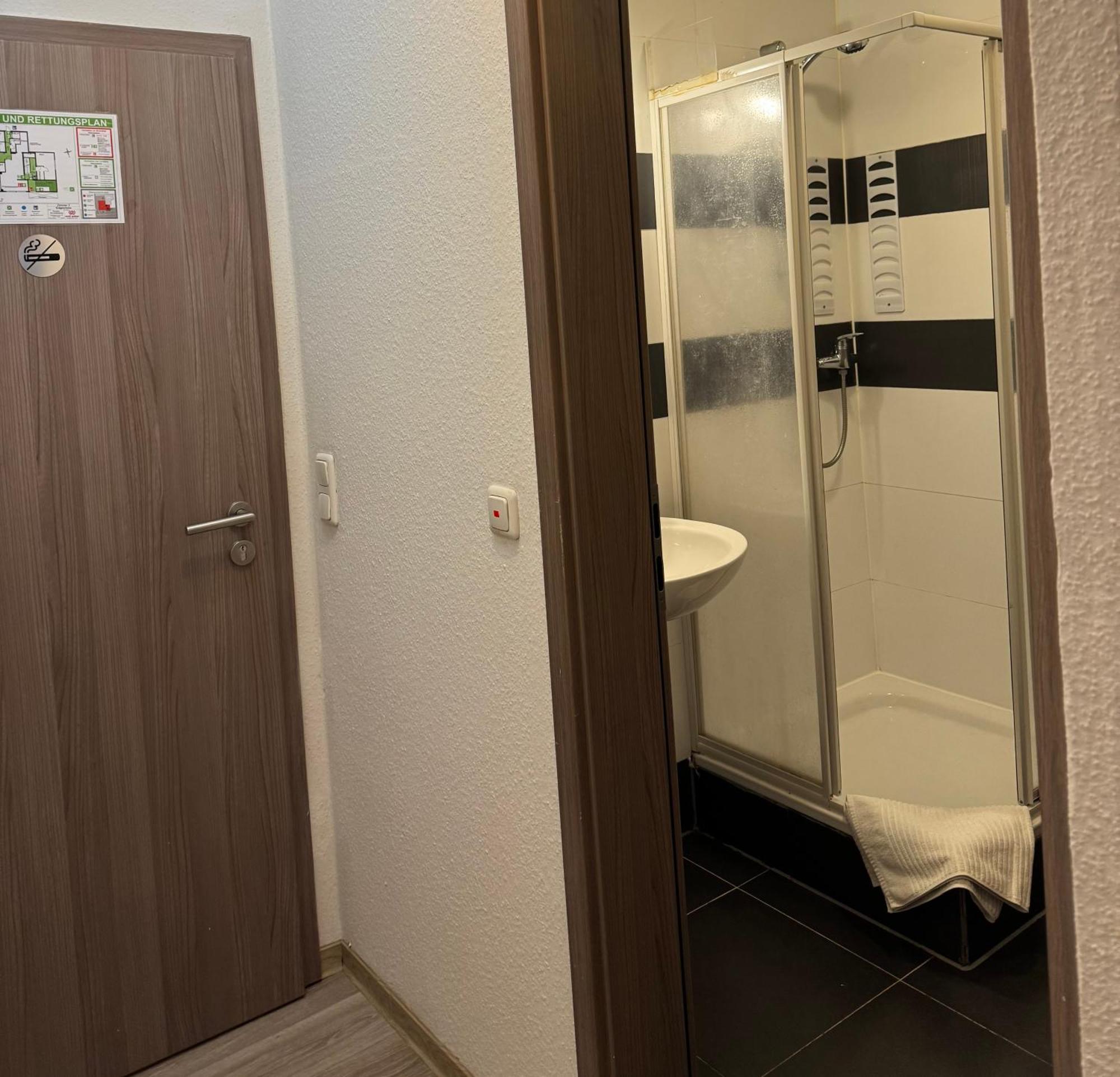 Hotel-Pension Alt-Heidenberg Siegen Esterno foto